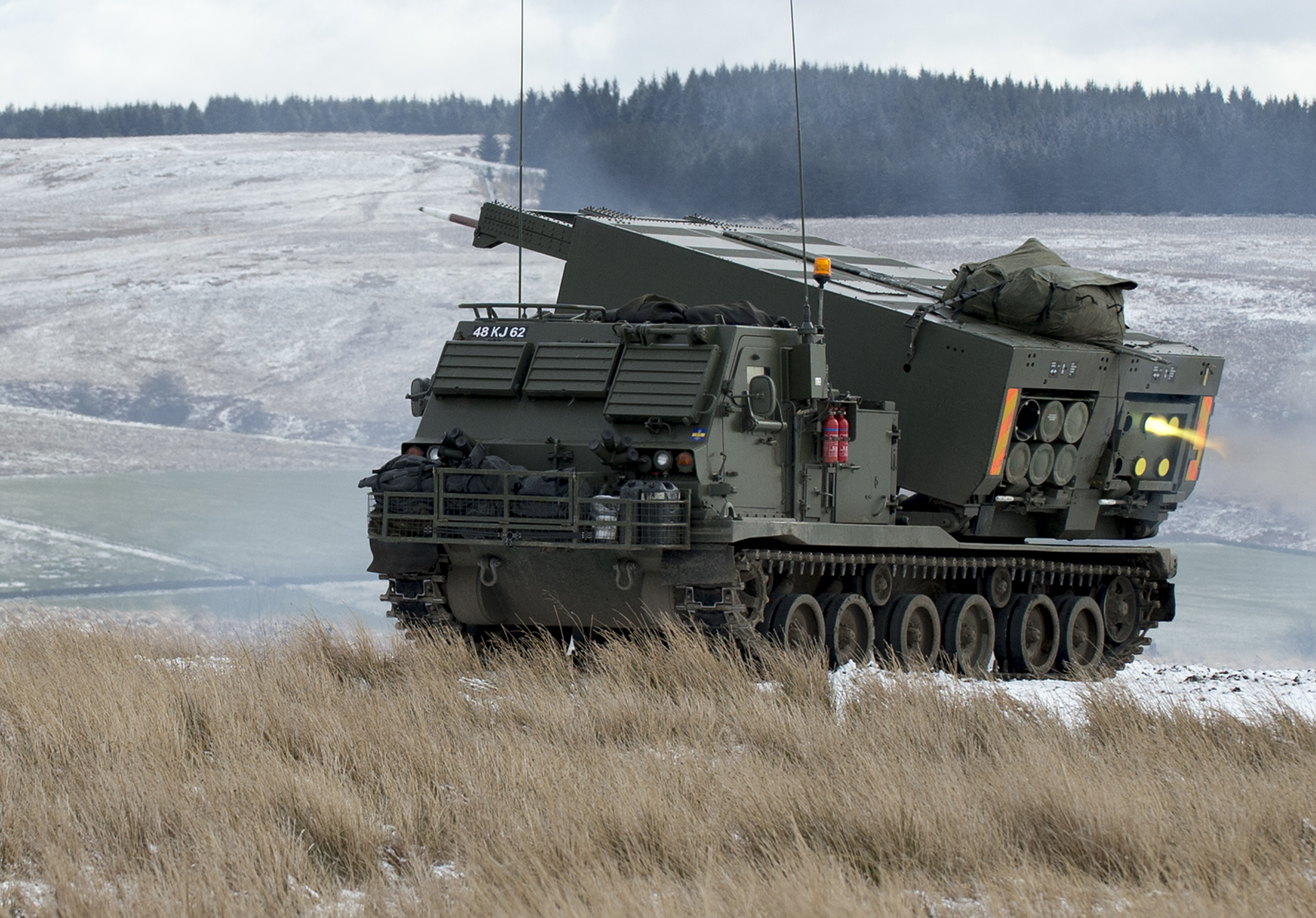 Tập tin:MLRS firing on the ranges at Otterburn. MOD 45158572.jpg – Wikipedia tiếng Việt