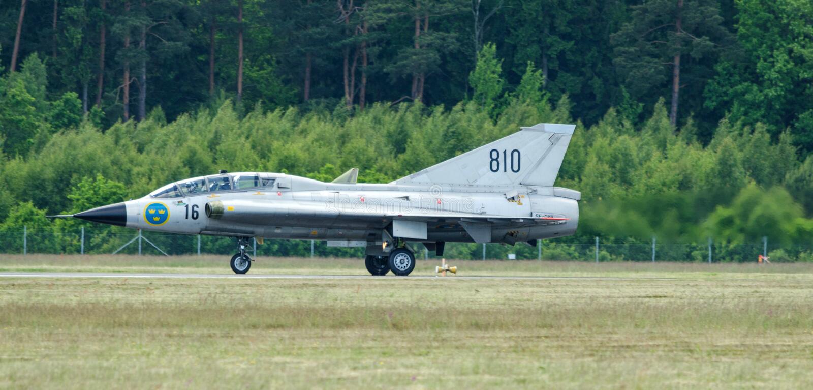 Saab 35 Draken with Double Delta after Landning Editorial Stock Photo - Image of armed, attraction: 46948793